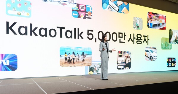 카톡 개편 후폭풍 기사 그래픽